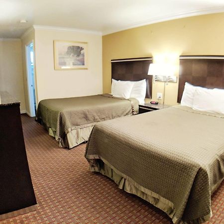 Salinas Inn Екстериор снимка