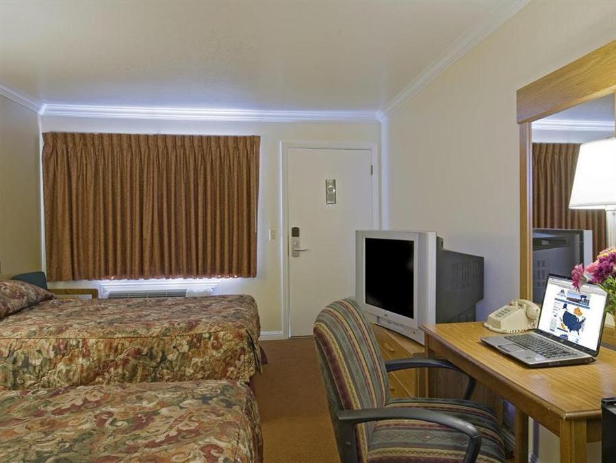 Salinas Inn Екстериор снимка