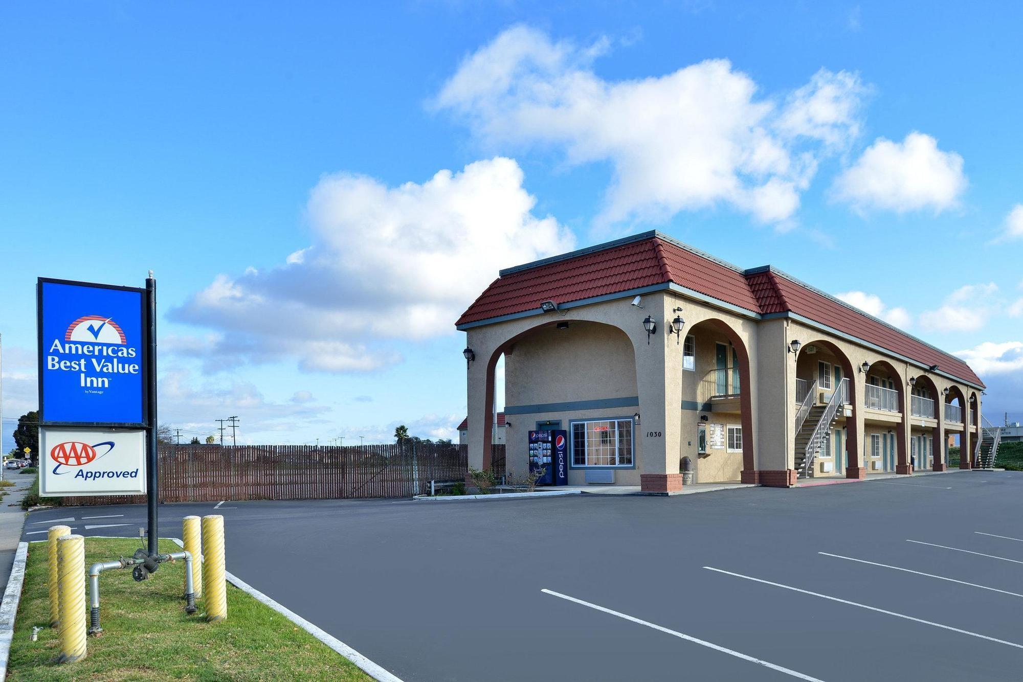 Salinas Inn Екстериор снимка