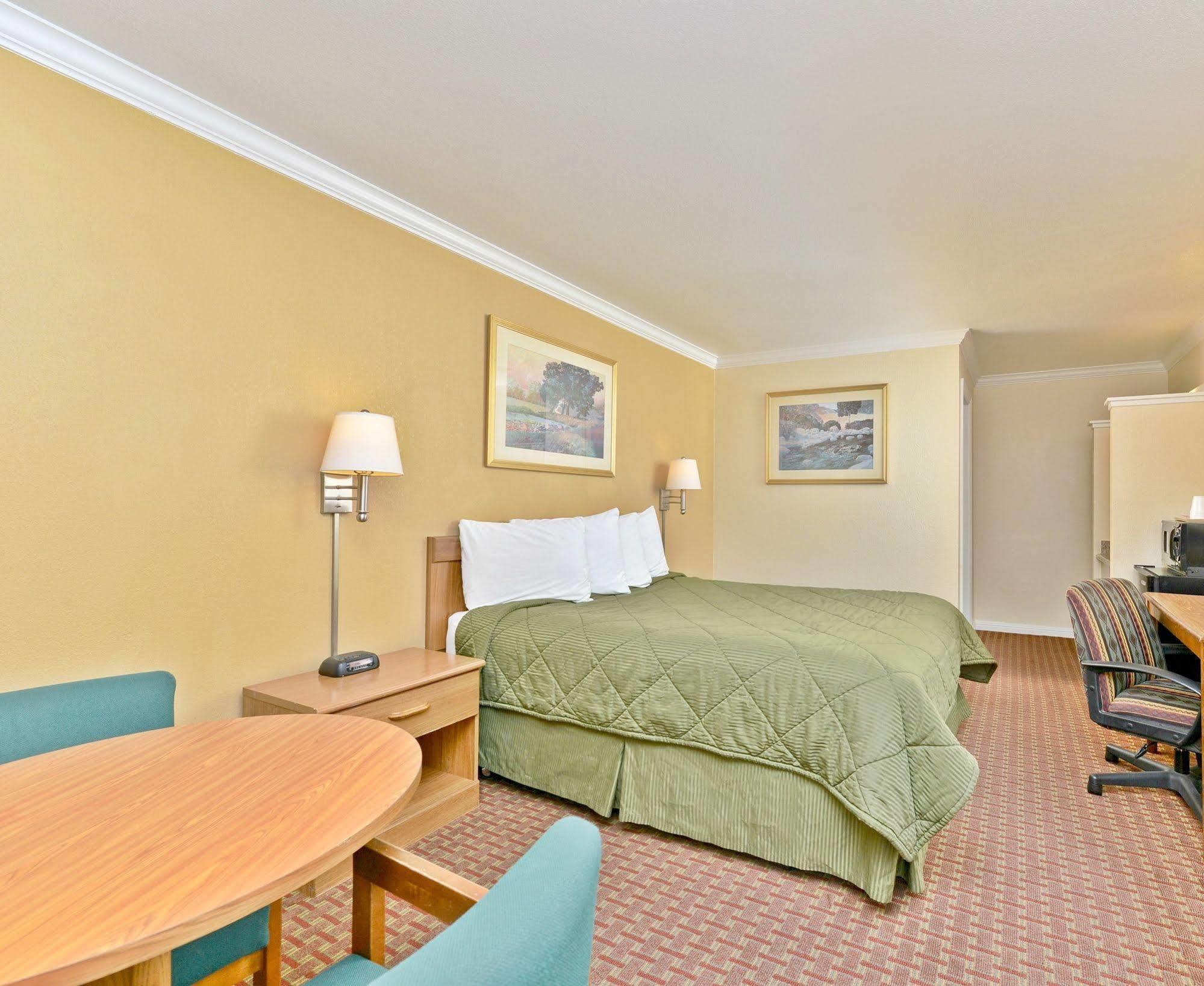 Salinas Inn Екстериор снимка
