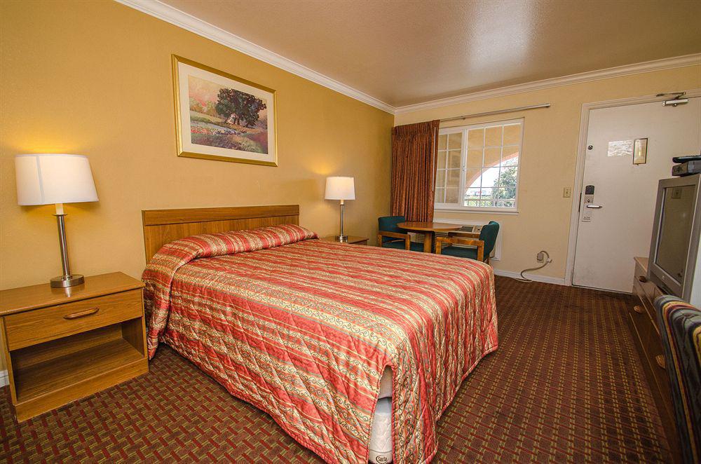 Salinas Inn Екстериор снимка